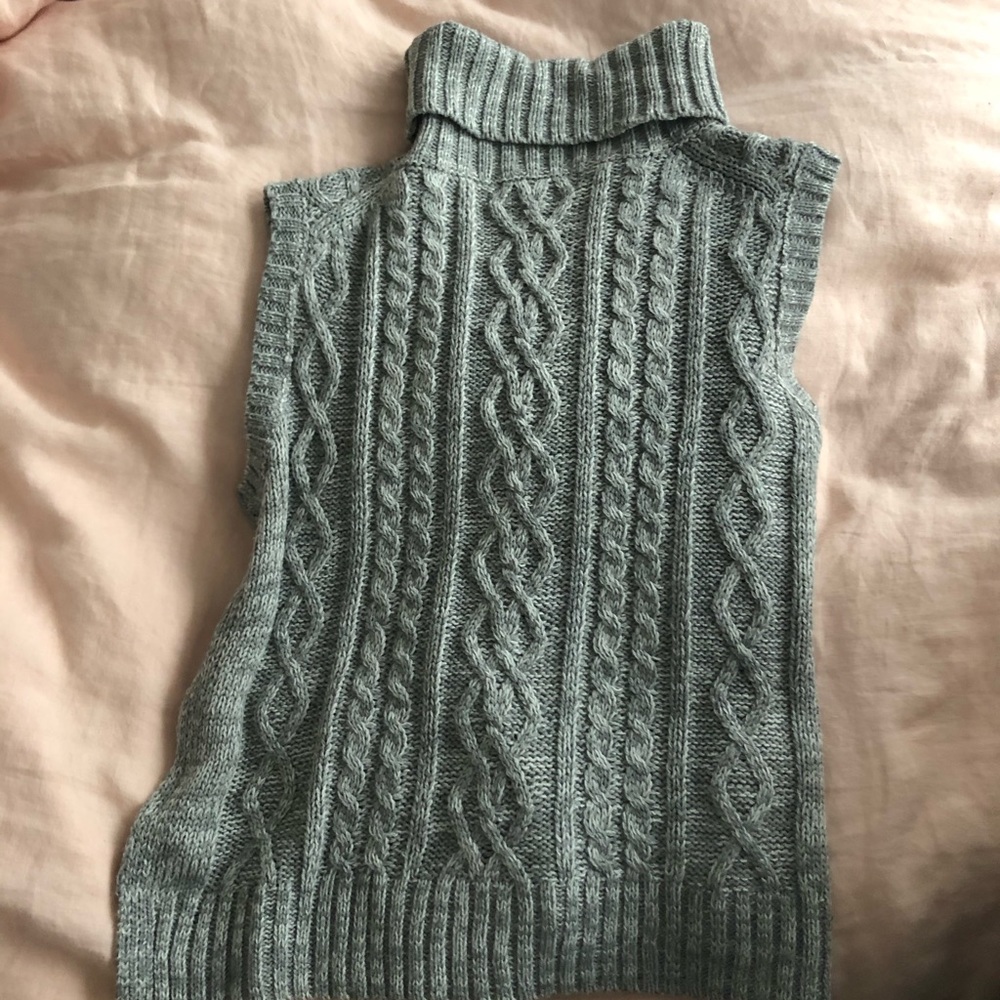 Gray turtleneck top